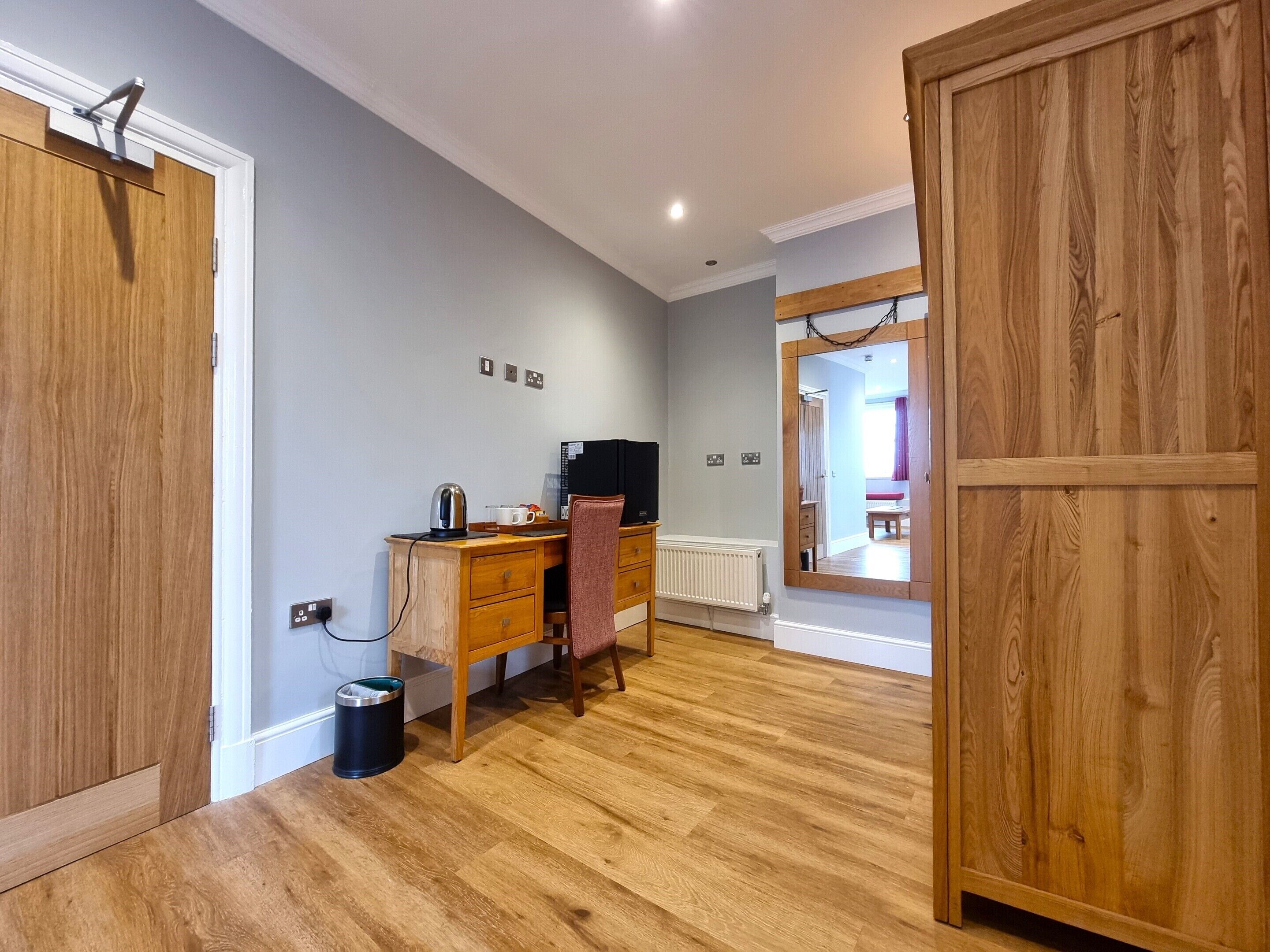 Photo - Min y Don Llandudno