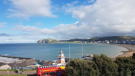 Min y Don Llandudno - Image 2