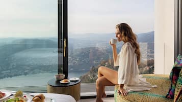 SOLE LUXURY ROOM WITH SPECTACULAR VIEW | Egyptian cotton sheets, premium bedding, down duvets, memory-foam beds