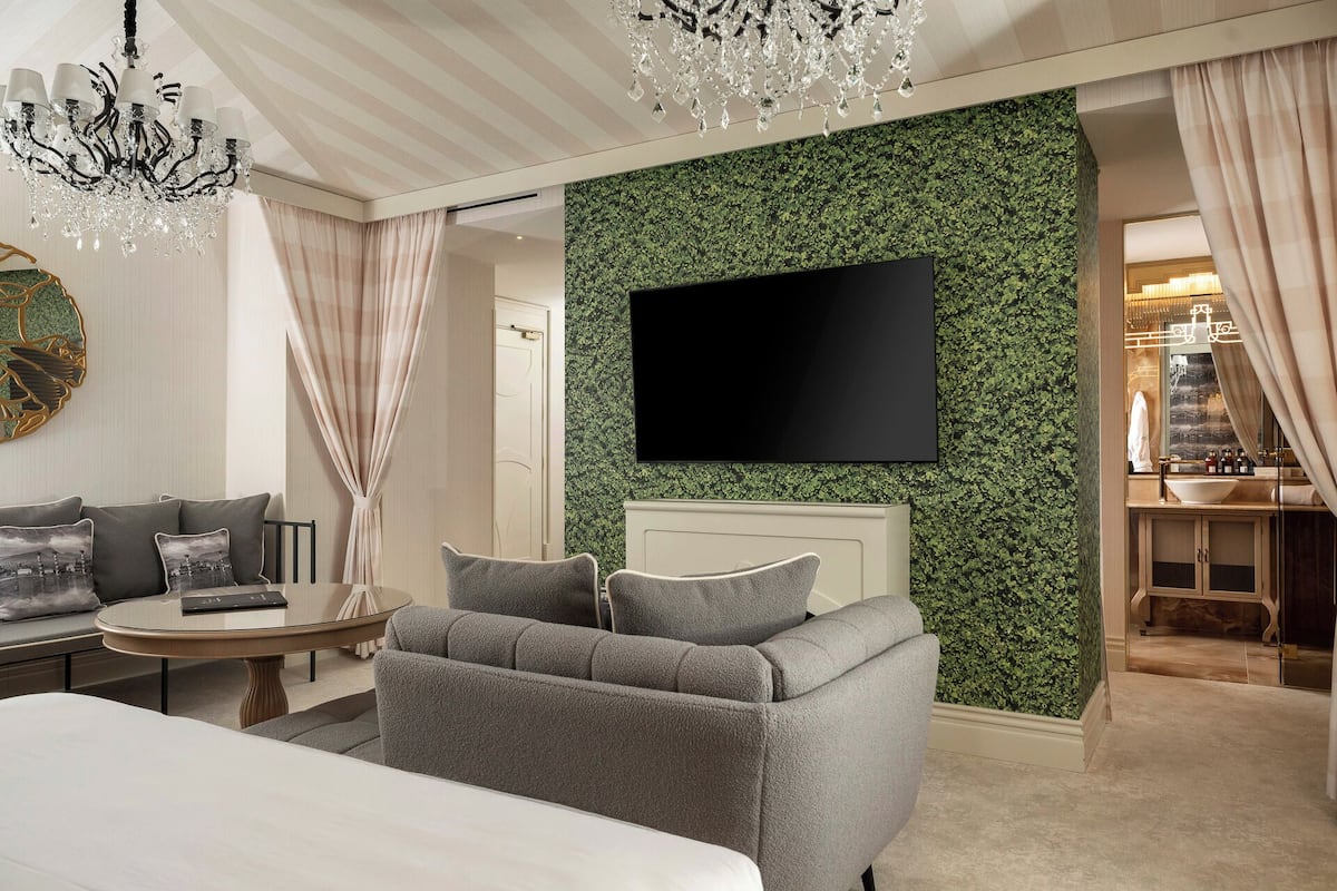 MARLON BRANDO SUITE | Egyptian cotton sheets, premium bedding, down comforters