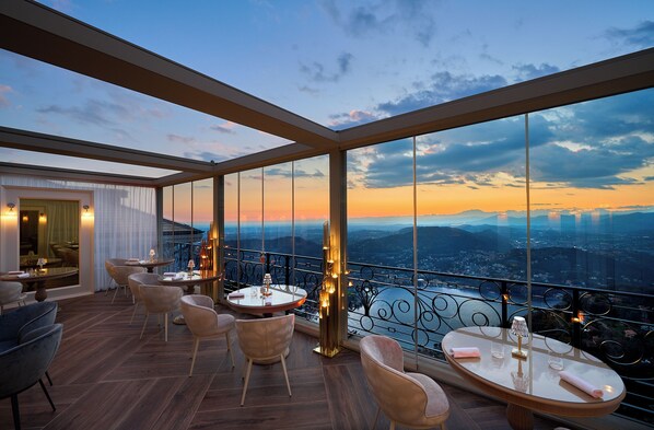 3 restaurants servant le petit déjeuner, spécialités Cuisine italienne