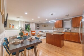 Interior - 20% Off. Ask Abt Deals. Stunning 3BR 2BA 7Beds 11 Ppl. American Dream 15 mins (Bayonne)