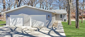 Grassy Knoll Retreat on the Big Spirit Lake