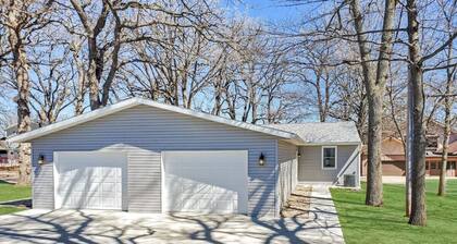 Grassy Knoll Retreat on the Big Spirit Lake