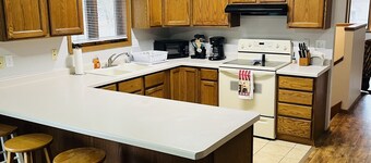 Amazing 3 bedroom 3 bath Lake drive resort house 