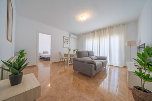TV - HomeHolidaysRentals Sampai - Costa Barcelona (Pineda de Mar)