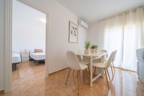 Dining - HomeHolidaysRentals Sampai - Costa Barcelona (Pineda de Mar)