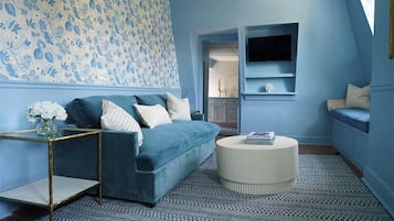 Luxury Apartment | Living area