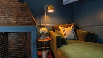 Comfort Studio Suite | 1 bedroom, iron/ironing board, free WiFi