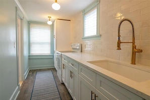 Classic Apartment | Private kitchen - The Burbankrose (Newport)