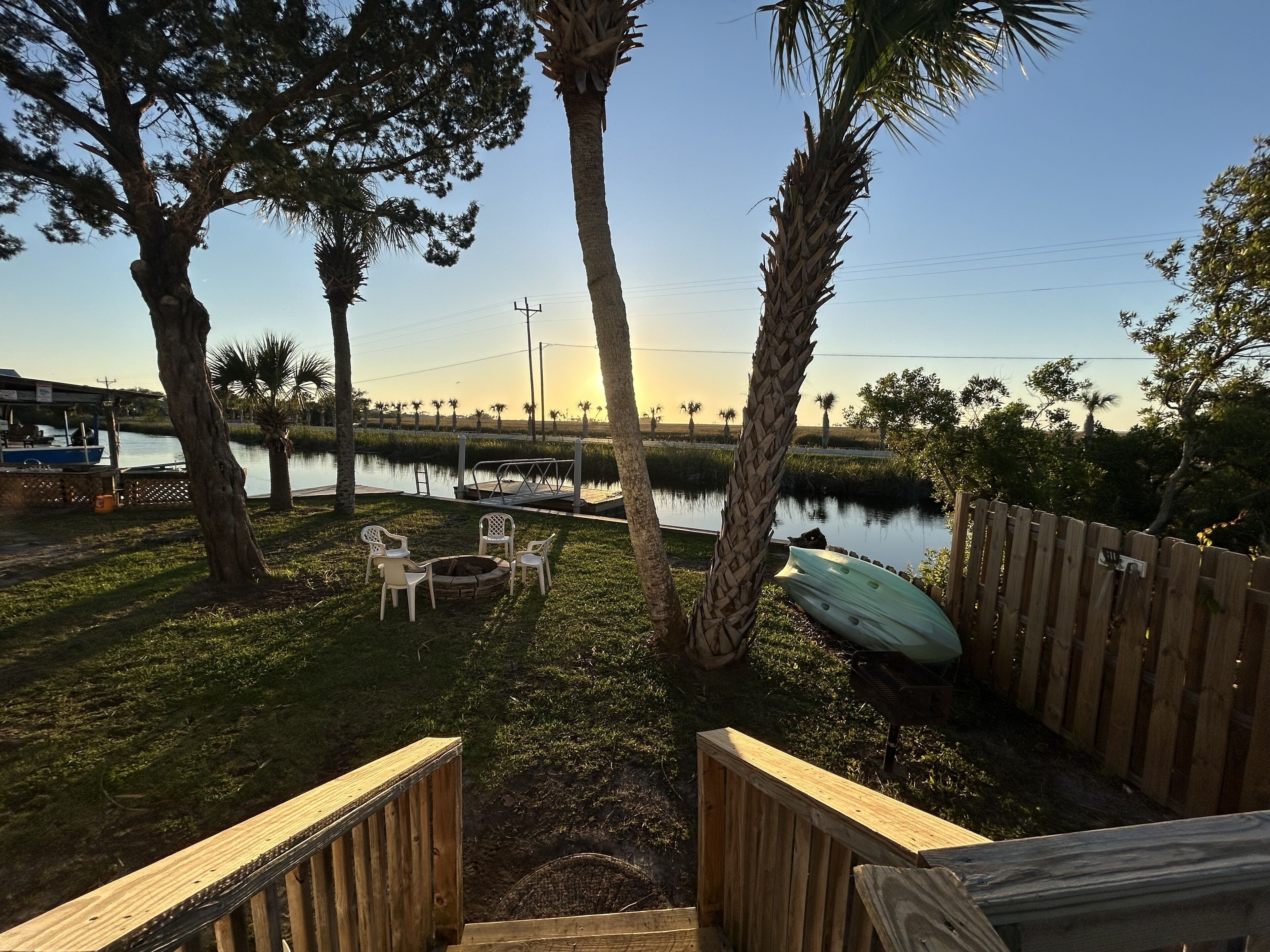 Newly Renovated Fish Camp, Private Boat Dock,   Fire Pit 