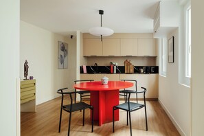 Apartment | Eigene Küche | Kühlschrank, Mikrowelle, Herdplatte, Geschirrspüler