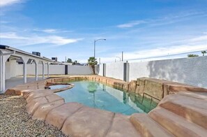 Piscine extérieure, piscine chauffée