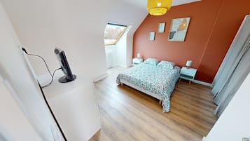 1 habitación, tabla de planchar con plancha, cuna de viaje y wifi