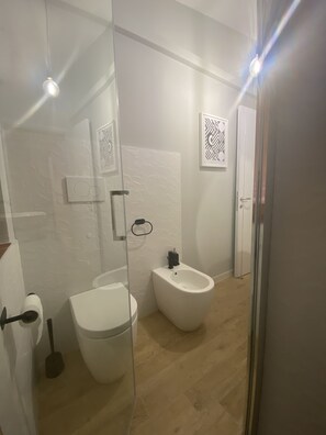 Shower, hair dryer, bidet, towels - Olivia's home CIN IT111105C2000Q7581 (Sardegna)