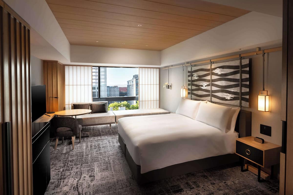 King Deluxe Room (City View) | Down comforters, in-room safe, iron/ironing board
