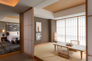 King Kyoto Suite Executive Lounge Access | Ruang tamu | 55 inci televisyen LCD dengan digital 