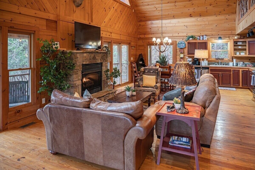 Cabin With Views, Hot Tub, Minutes From Downtown, Bryson City Nc - Bryson City, NC