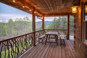 Outdoor dining - Cabin With Views, Hot Tub, Minutes From Downtown, Bryson City NC (Bryson City)