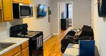Cozy 2 Bed heart of Hoboken, NYC 10 Minutes away