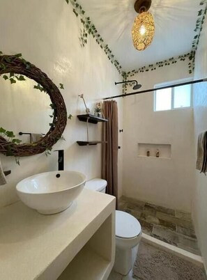 Dusche, Haartrockner, Handtücher, Seife