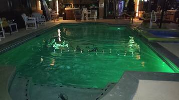 Piscina interna, piscina aquecida