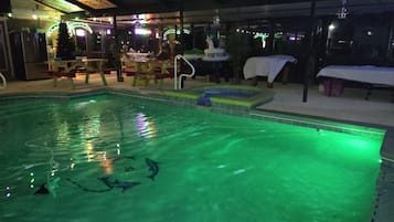 Inomhuspool och uppvärmd pool