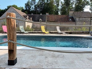 Outdoor pool - Gîte 13 personnes dans maison rénovée du 17ème siècle
Jardin, piscine chauffée (Moloy)