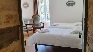 5 makuuhuonetta, ilmainen Wi-Fi, vuodevaatteet