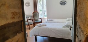 5 quartos, Wi-Fi de cortesia, roupa de cama