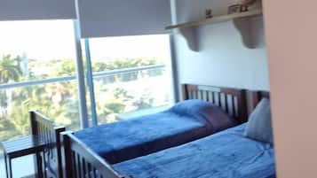 Appartamento familiare, 3 camere da letto, cucina, vista oceano | 3 camere, copriletto in piuma, una cassaforte in camera, tende oscuranti