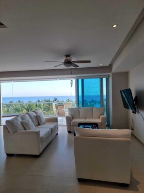 Family Apartment, 3 Bedrooms, Kitchen, Ocean View | Living area