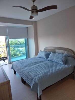 Apartament familiar, 3 dormitoris, cuina, vistes a l'oceà | 3 dormitoris, cobrellits, caixa forta a l'habitació i cortines opaques 