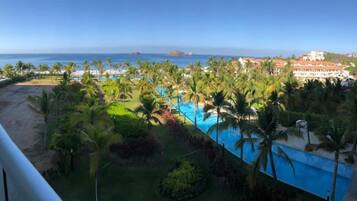 Căn hộ dành cho gia đình, 3 phòng ngủ, bếp, quang cảnh biển | Hiên