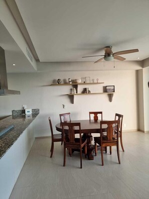 Family Apartment, 3 Bedrooms, Kitchen, Ocean View | Dining room
