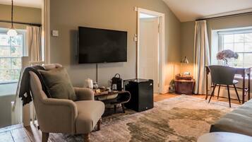 Superior Suite, Ensuite, Garden View | Premium bedding, down comforters, pillowtop beds, minibar