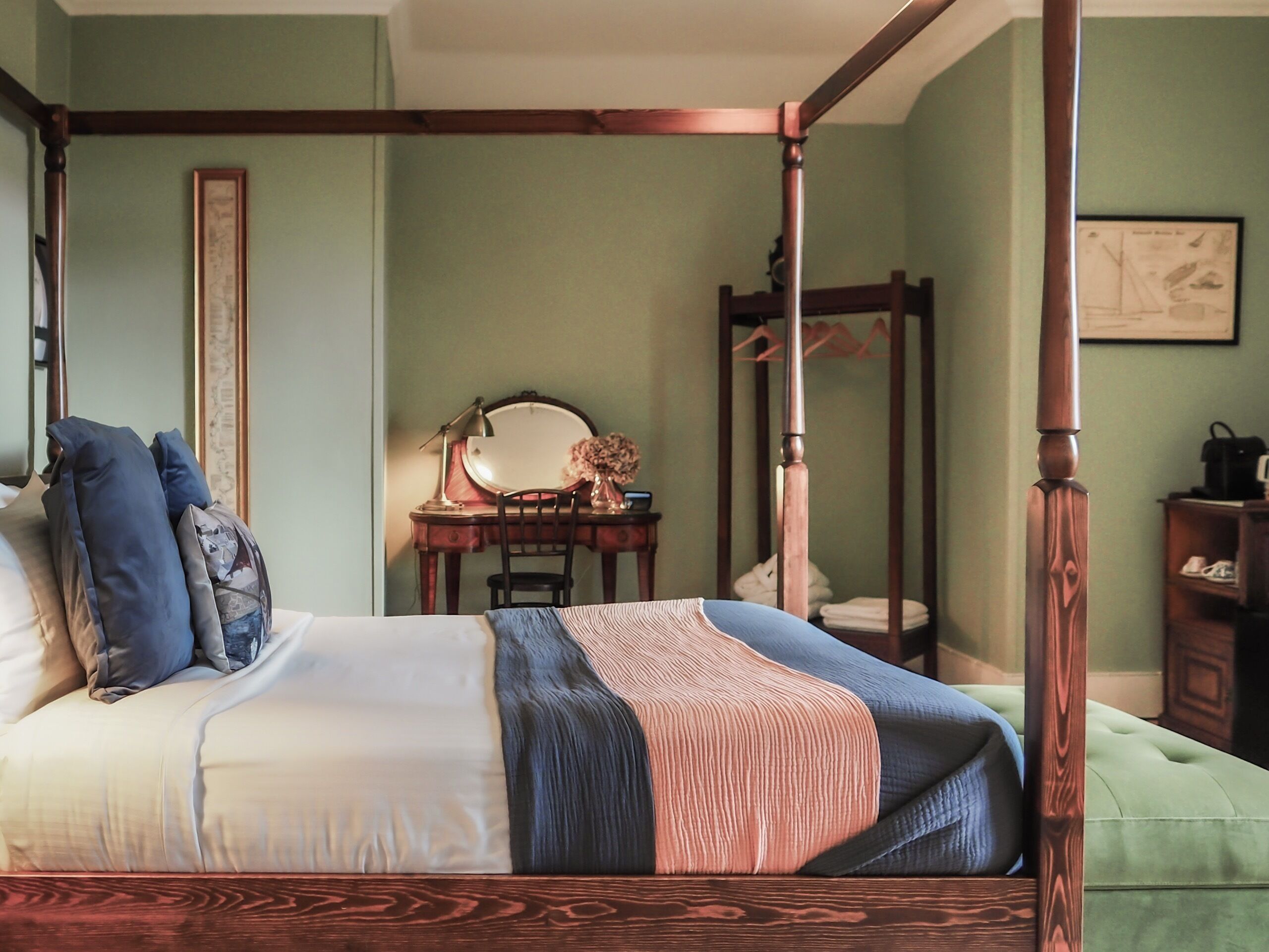 Luksus-dobbeltværelse - eget badeværelse - udsigt til have | Premium-sengetøj, dundyner, senge med topmadrasser, minibar