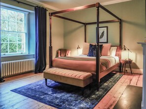 Suite – honeymoon, eget bad | Sengetøy av topp kvalitet, dundyner, senger med overmadrass og minibar