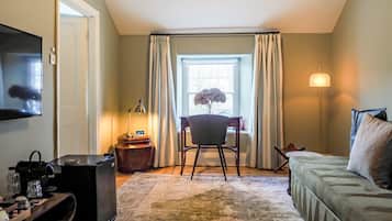 Superior Suite, Ensuite, Garden View | Premium bedding, down comforters, pillowtop beds, minibar