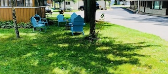 Cozy retreat across the street from Shawano Lake.