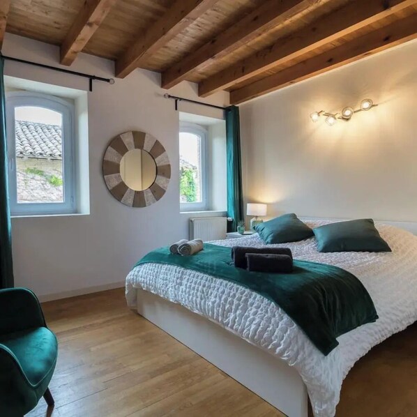 In-room safe, desk, laptop workspace, blackout curtains