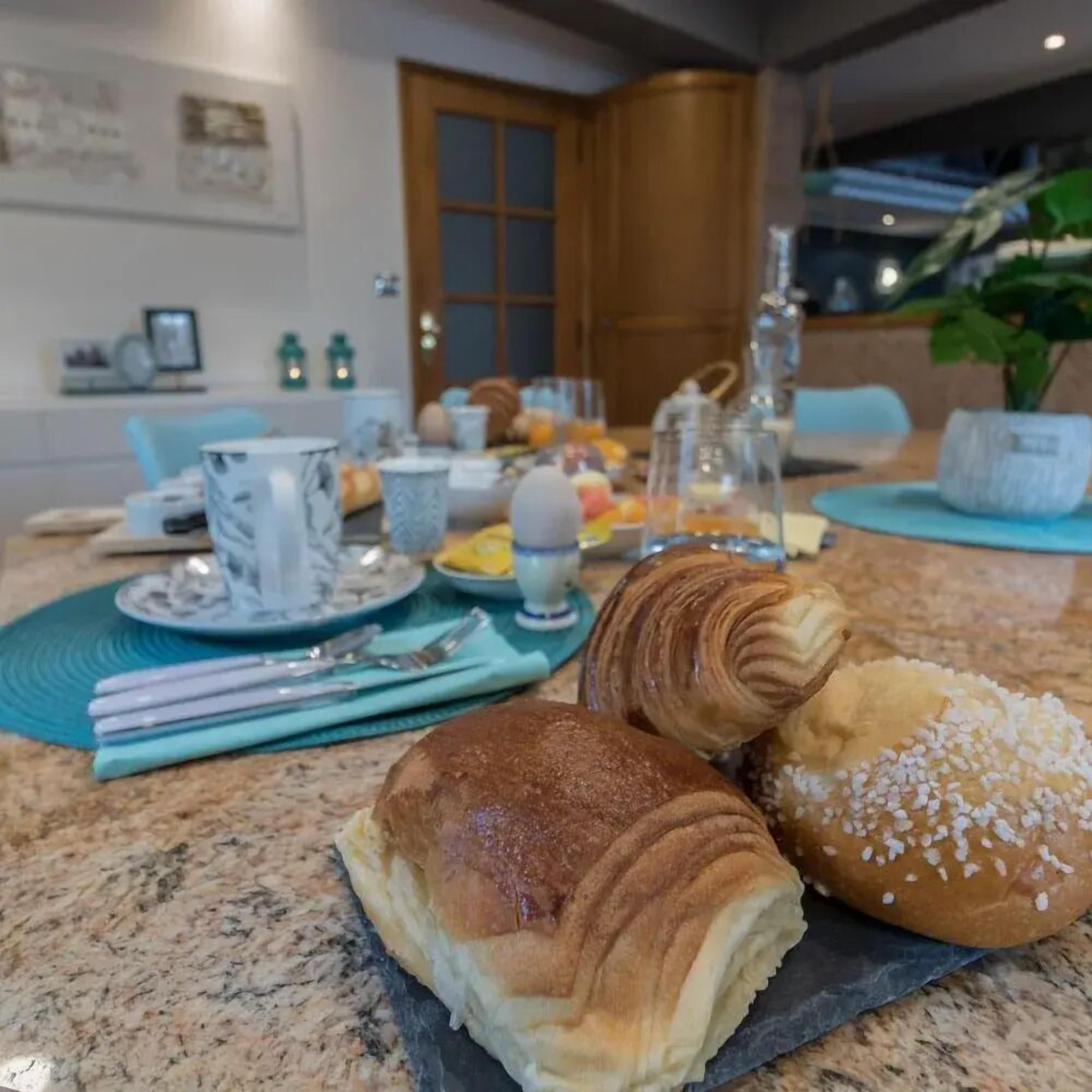 Free continental breakfast on weekdays 