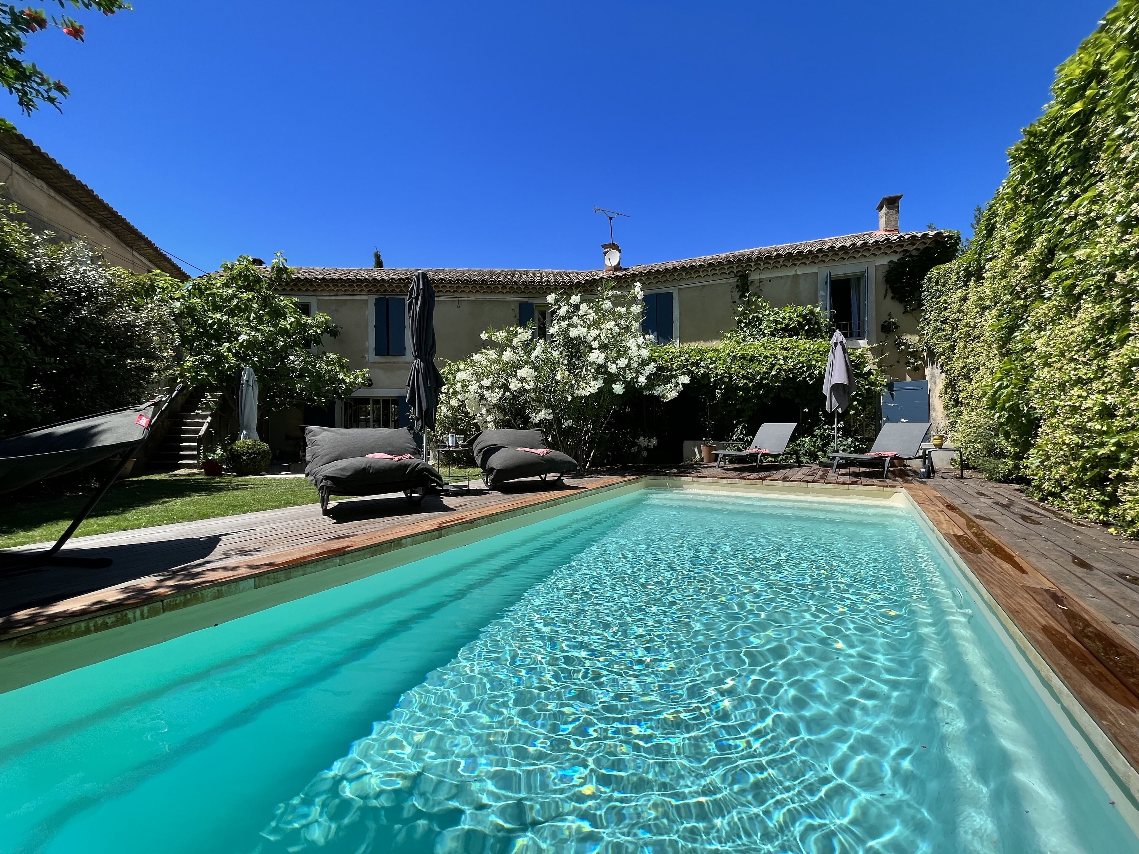 La Suite du 52 en Provence - Bed and breakfast in a Mas de Village with pool