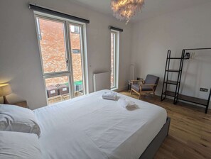 2 bedrooms, iron/ironing board, Internet, bed sheets