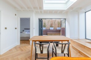 Dining - Luxuriously Compact 1BD Eco Home, Clapham Common (London)