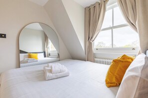 2 bedrooms, iron/ironing board, Internet, bed sheets