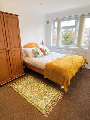 3 Schlafzimmer, Schreibtisch, Internetzugang, Bettwäsche