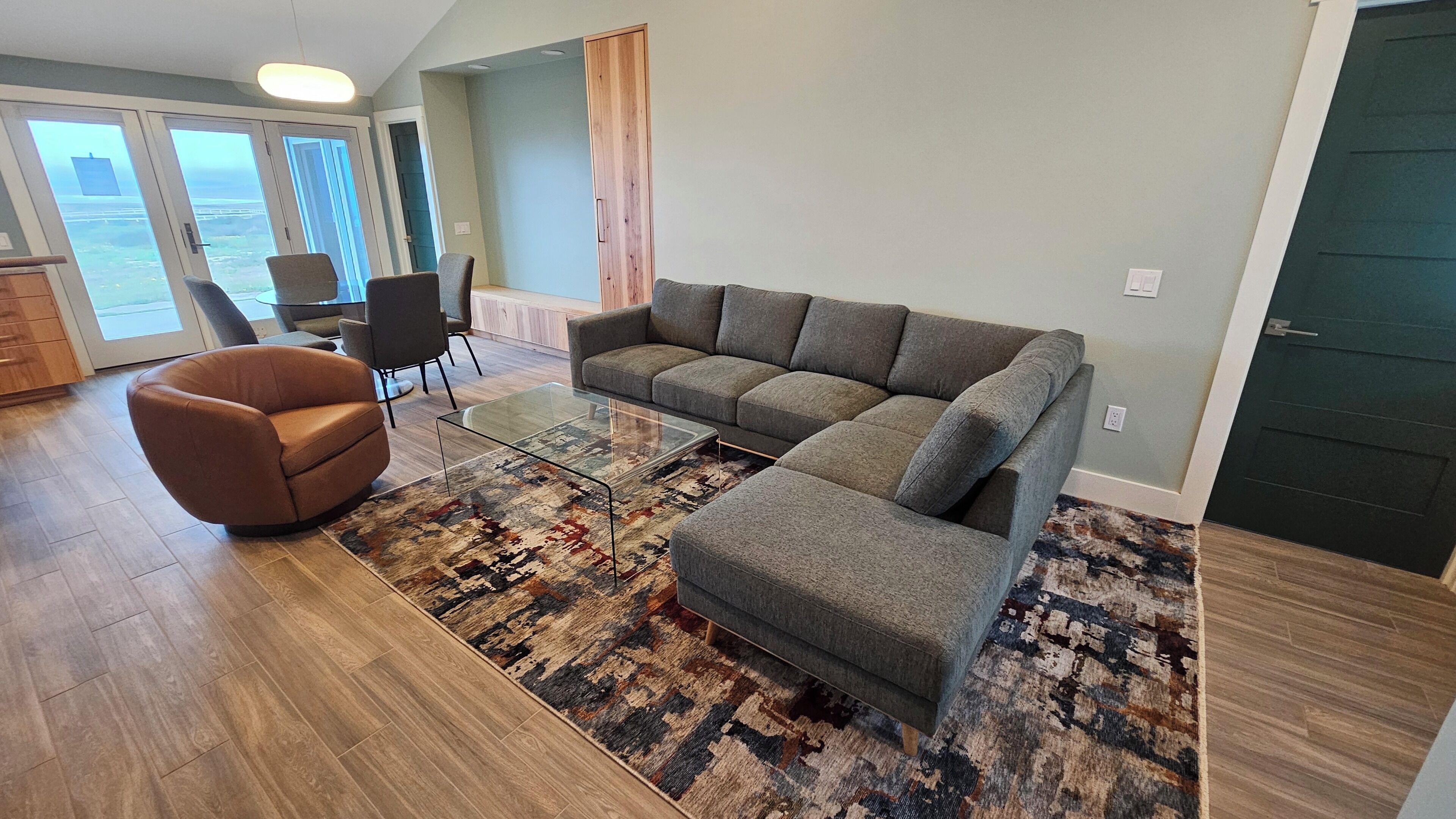 TV, fireplace, DVD player, books