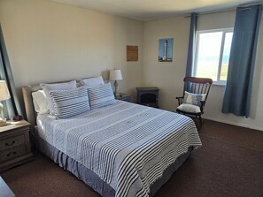 3 bedrooms, iron/ironing board, WiFi, bed sheets - Point Arena Lighthouse - Assistant Keeper's House 3 (Point Arena)