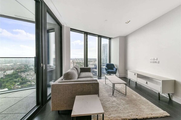 Living area - 56th Amory Tower - Skyline Residence (London)